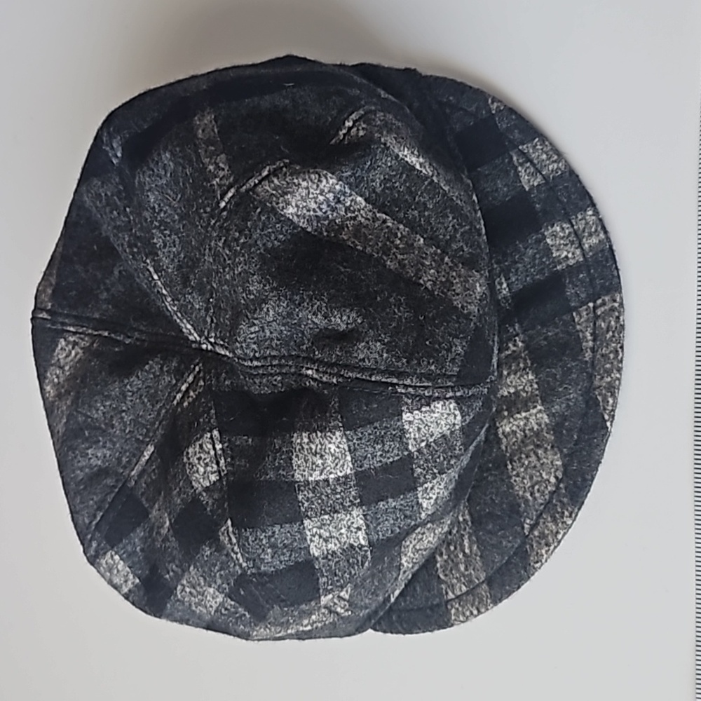Burberry  newsboy hat